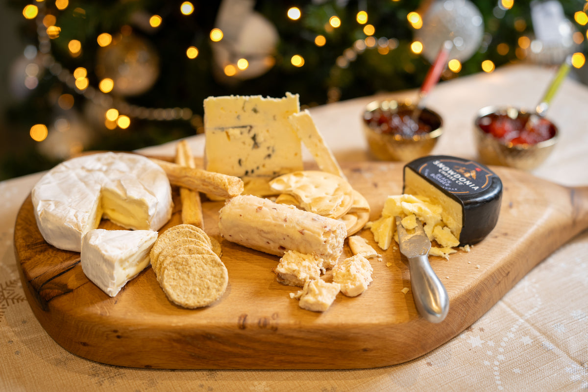 Marshall’s Scottish Cheeseboard Box with five Scottish cheeses, chutney, oatcakes and biscuits